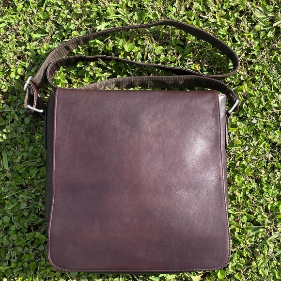 PIEL All-Leather Messenger BagBrown